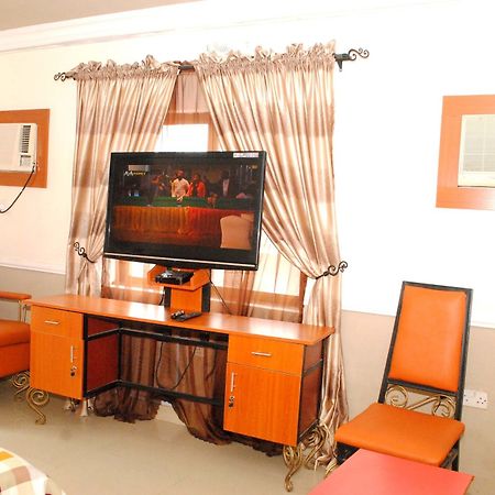 Aquatic Suites & Lounge Лагос Екстериор снимка